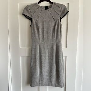 Gray Houndstooth Plaid Sheath Dress. Size 4.